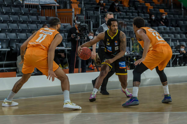 正逐渐迈入 正逐渐迈入